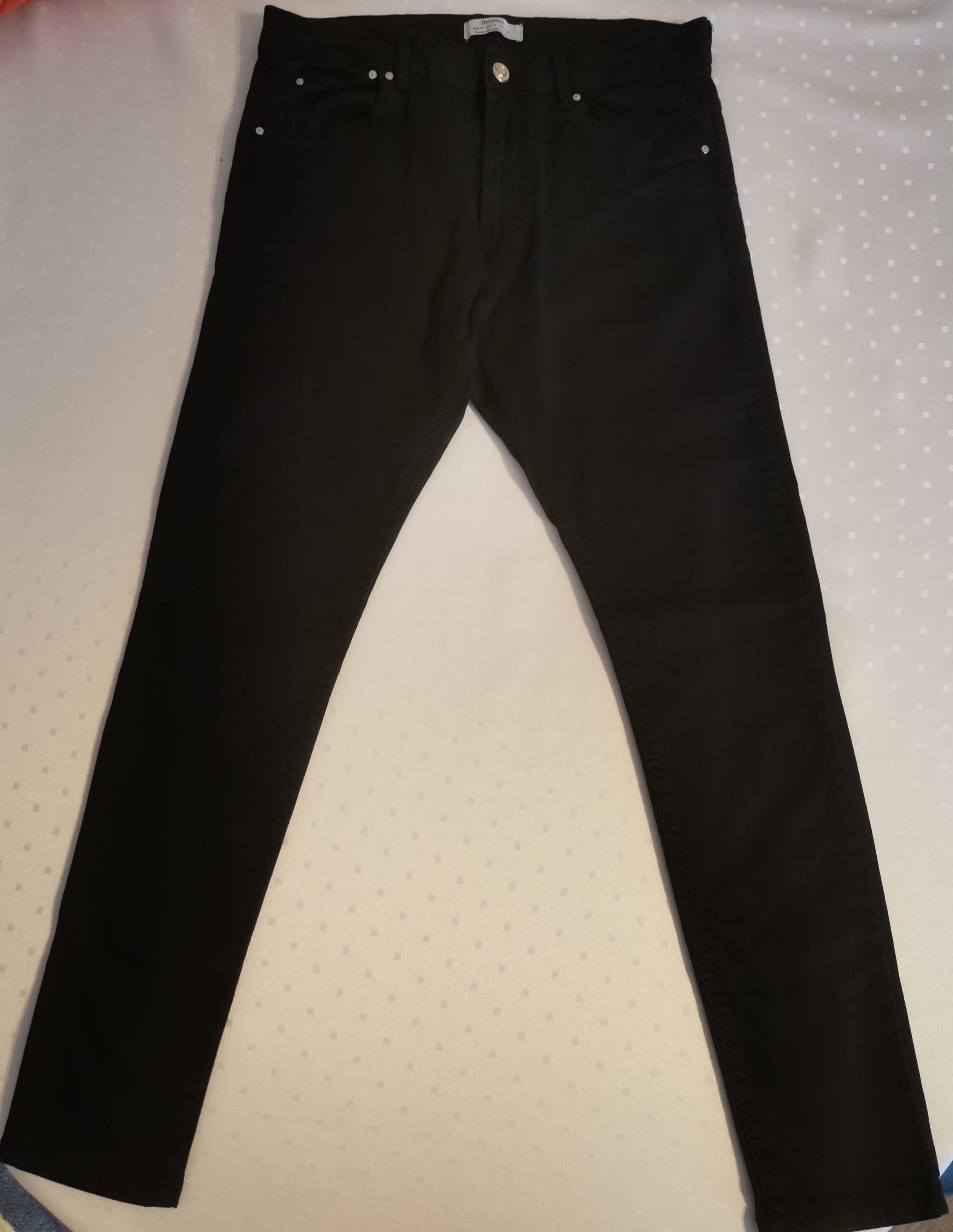 Czarne spodnie Bershka rozmiar 42