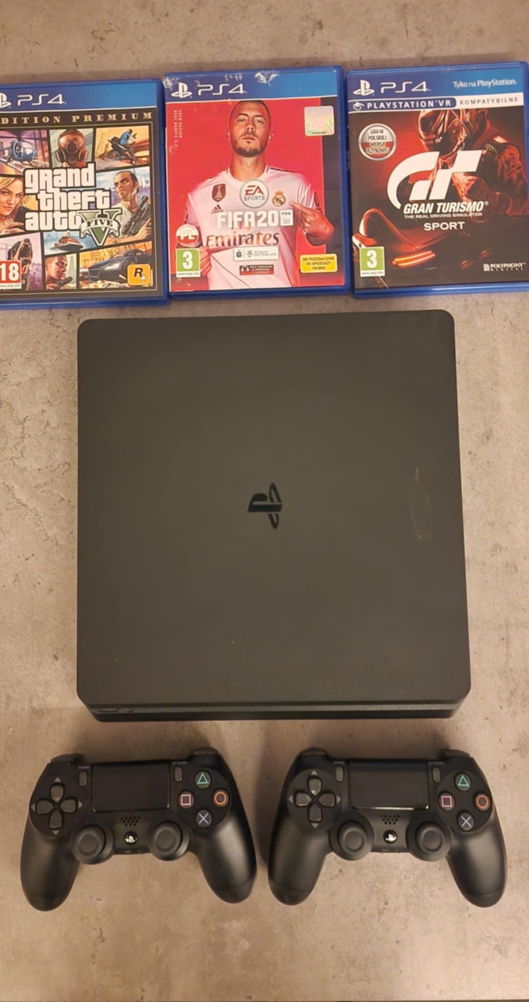 Ps4 1 TB jak nowe