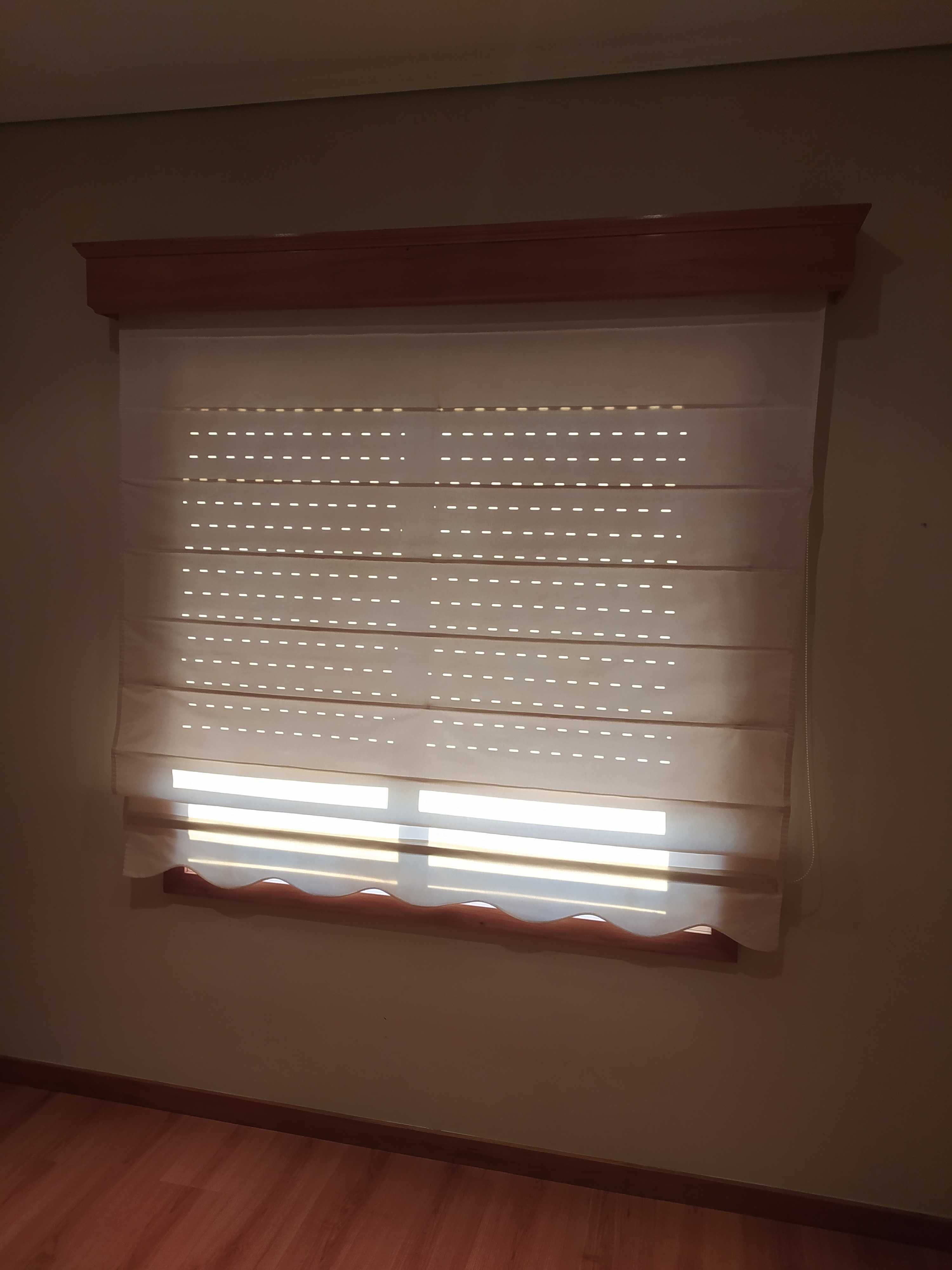 Cortinas com Sanefas em madeira