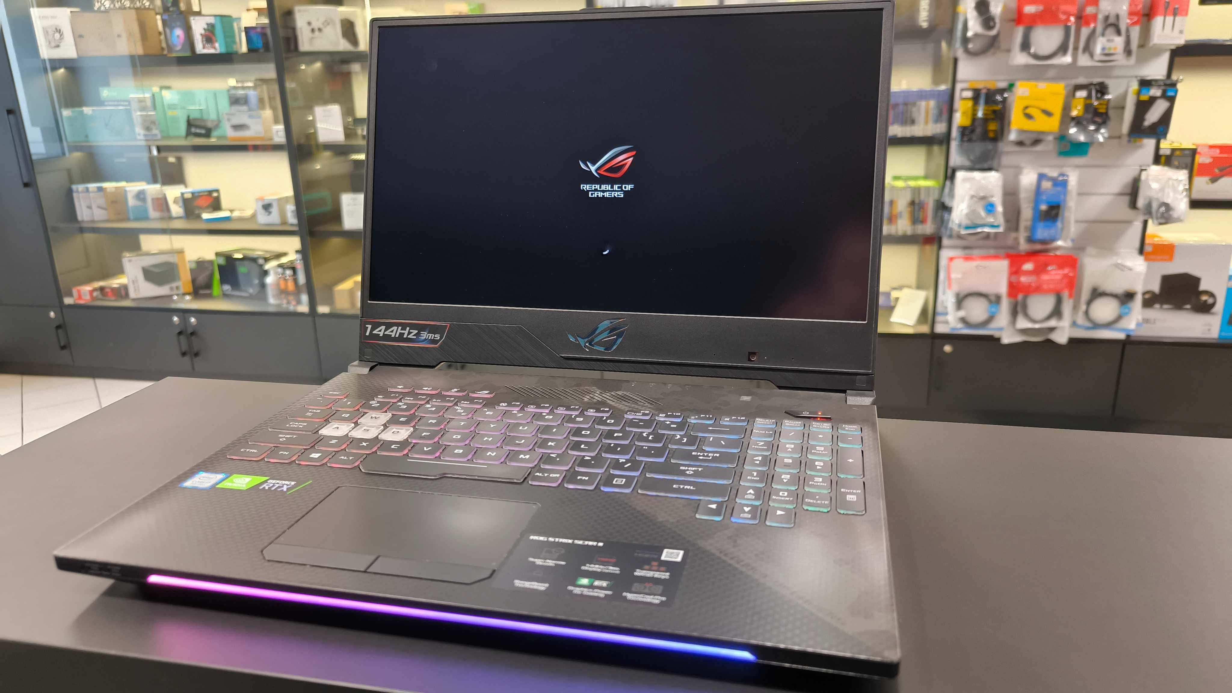 Laptop do gier Asus Rog Strix Scar II I7 RTX2070 16RAM 1,2TB Gwar Rat