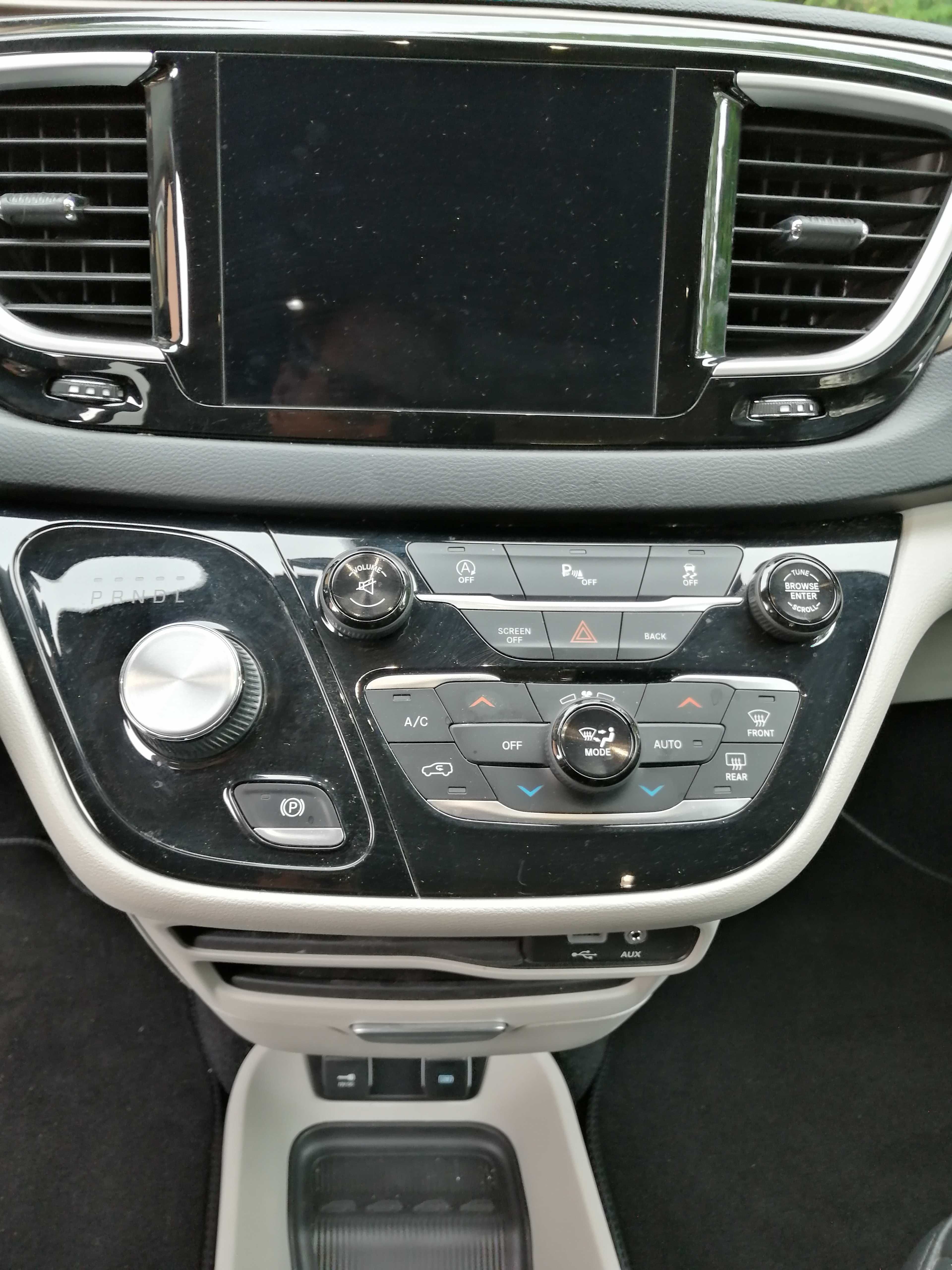 CHRYSLER Pacifika Turning L