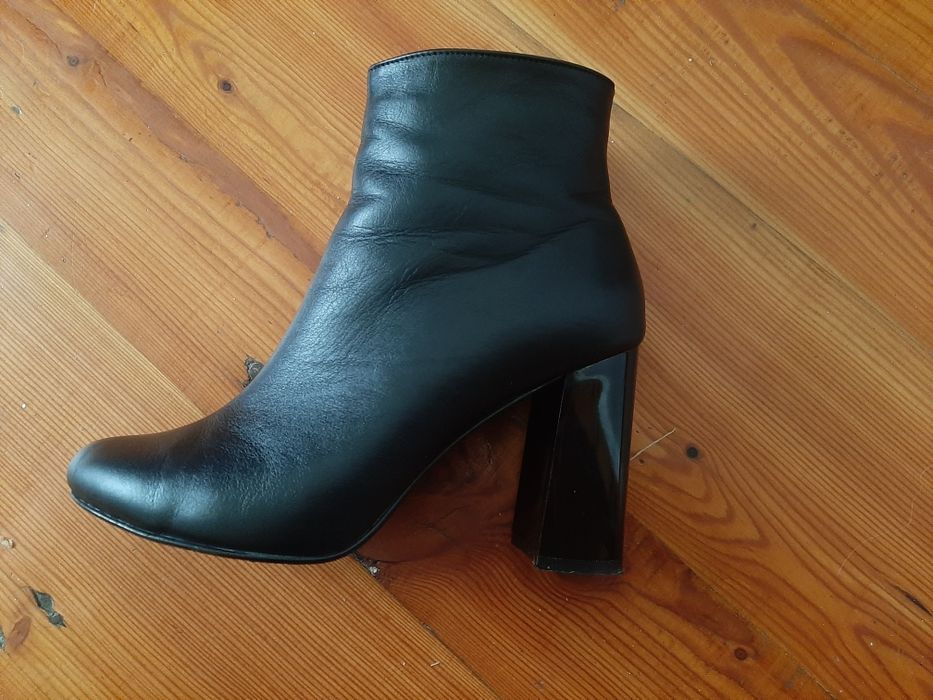 Черевики шкіряні на каблуку весняні.