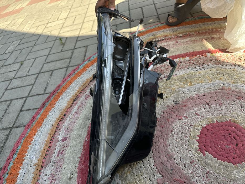 Битая фара Audi E-Tron Digital Matrix (на запчасти)