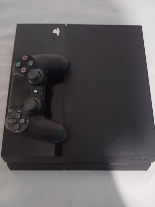 Playstation 4 com comando e 6 jogos