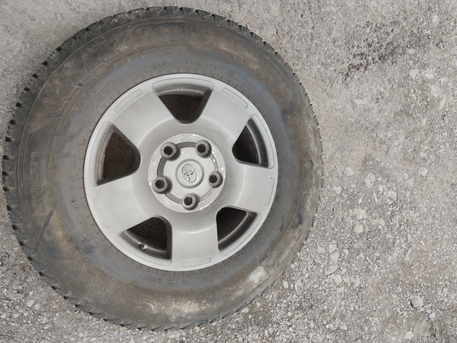 Продам диски з резиною нокіан хакареліта