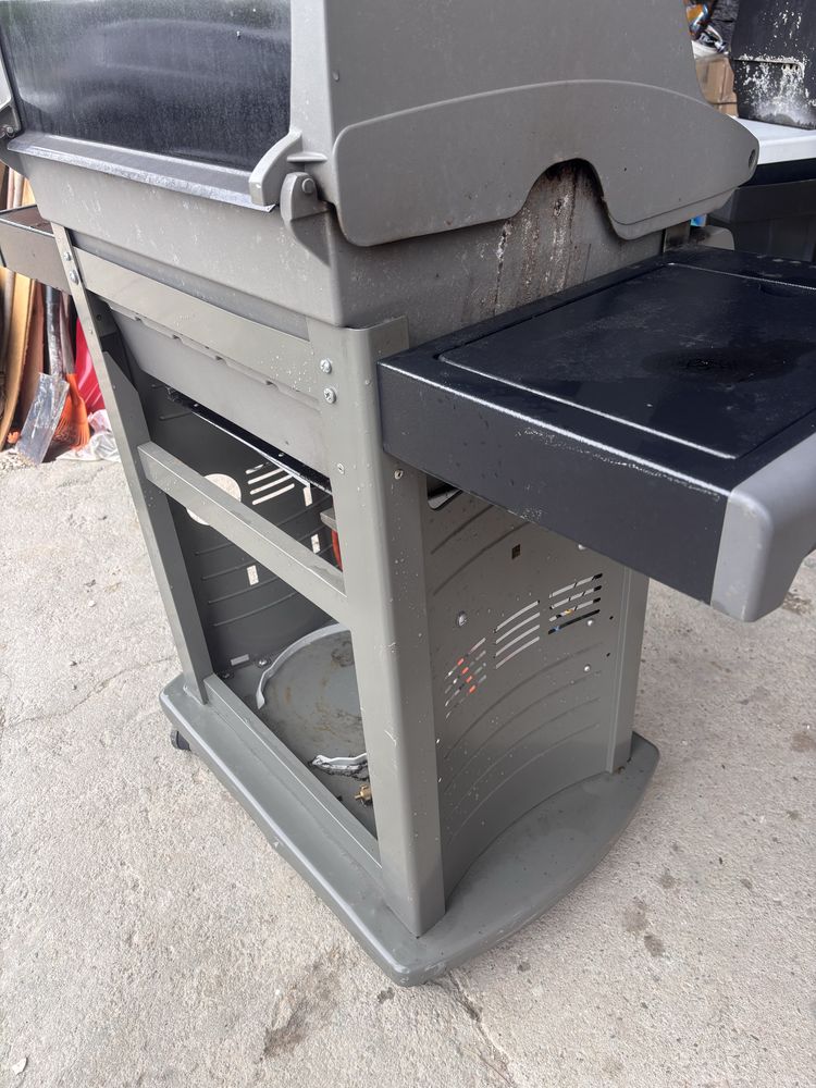 Grill Gazowy Weber z palnikiem bocznym