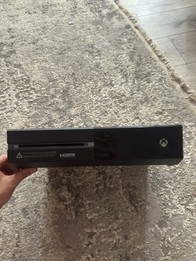 Продам консоль xbox one
