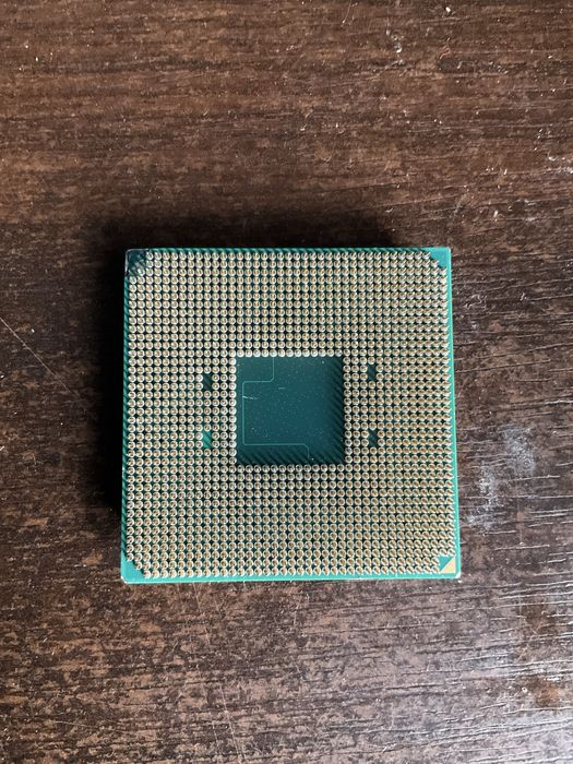 Продам процессор Ryzen 3 2200G