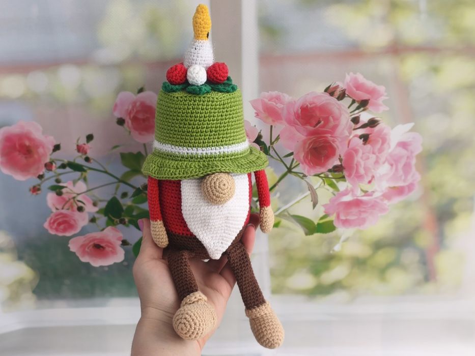 М'ягка іграшка ручної роботи Гномик-Торт