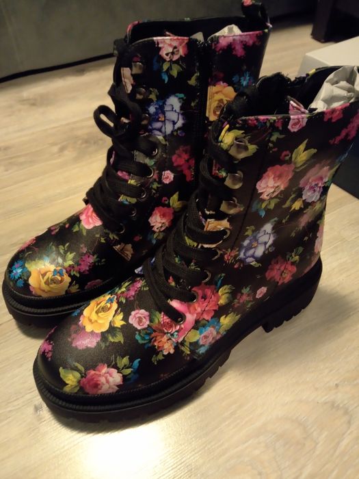 Buty zimowe, ocieplenie damskie, młodzieżowe. W kwiaty.39. Trzewiki ,b