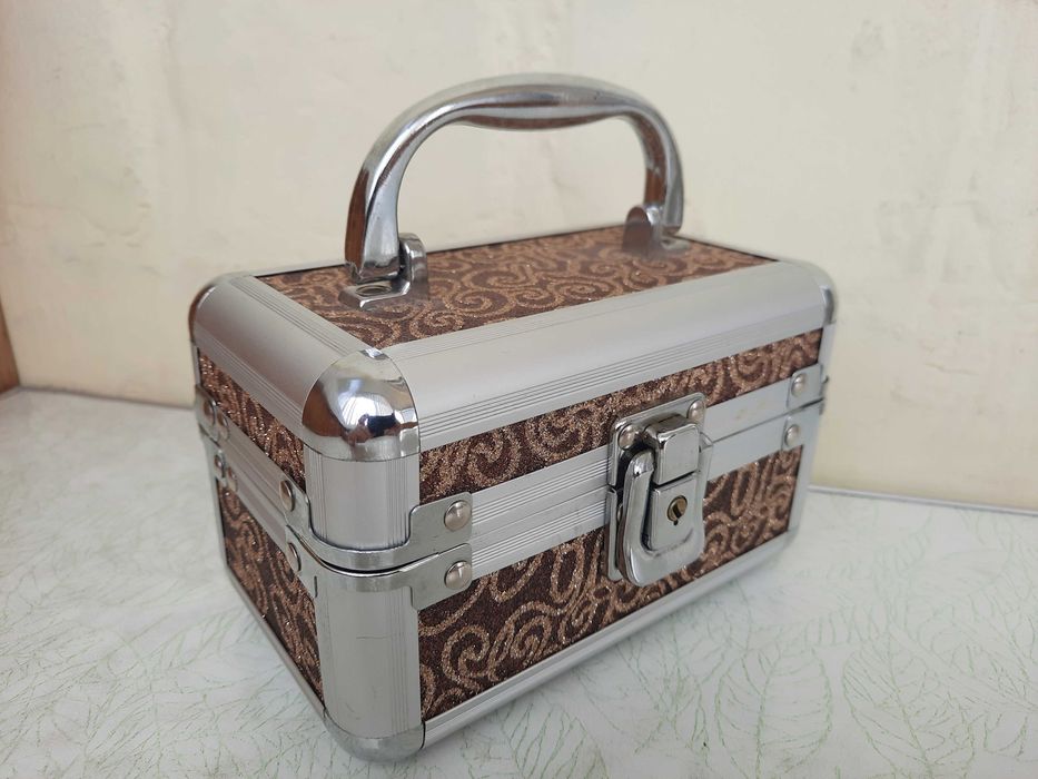 Скринька для прикрас, шкатулка, сундук