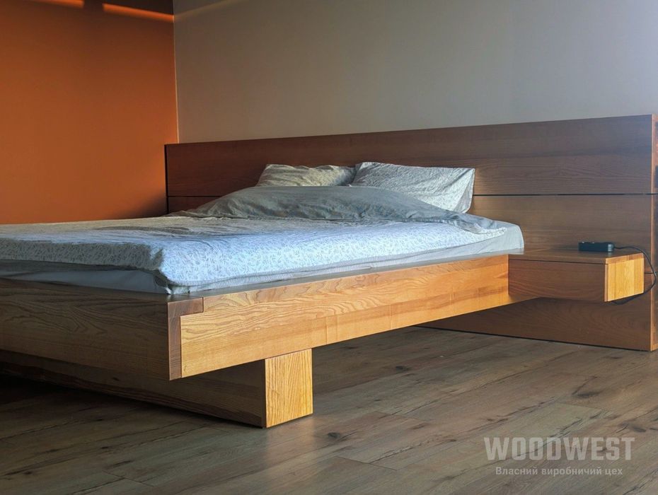 Ліжко з підвісними тумбами. Масив ясена