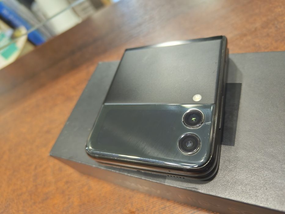 Smartfon SAMSUNG Galaxy Z Flip3 8/128GB