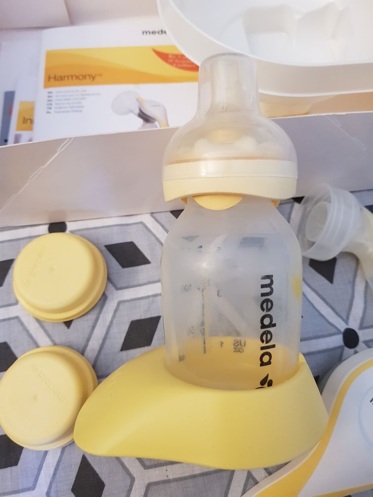 Medela молокоотсос с бутылочкой