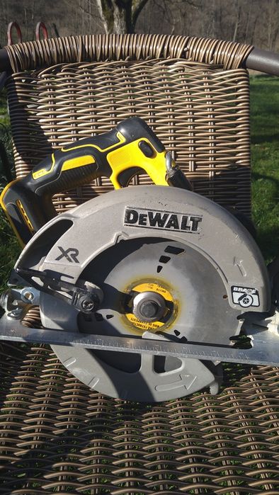 Циркулярна пила DeWalt DCS 570