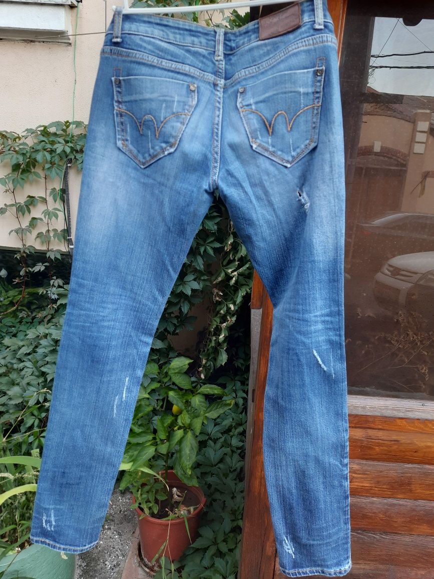Стрейчевые джинсы фирмы Philipp Plein