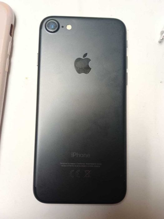 Класний iPhone 7 на 128Gb Black телефон смартфон Айфон 7 A1778 АКБ 77%