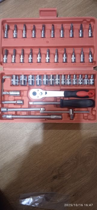 Набори торцевых головок бит в кейсе 46 предметов.