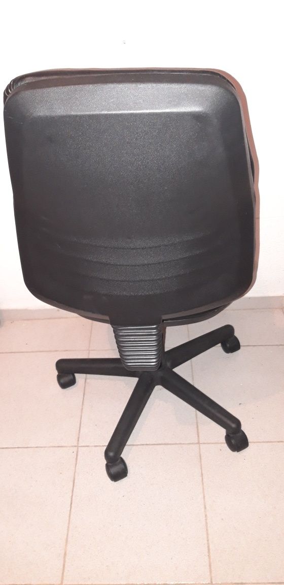 cadeira escritório +candeeiro