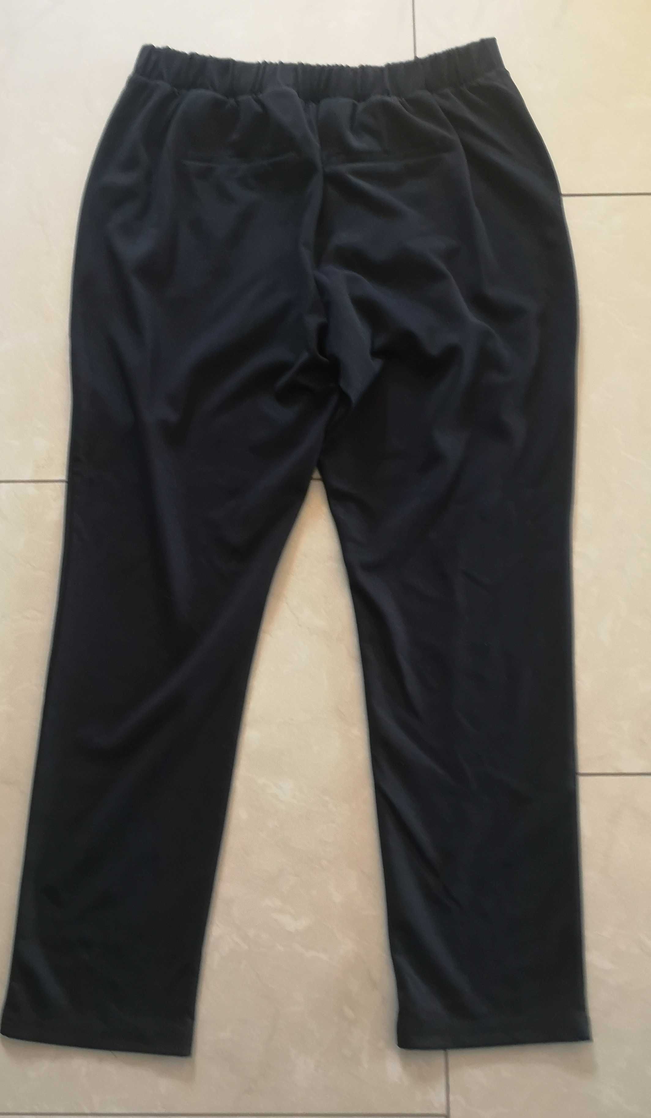 Bonprix czarne dresowe spodnie z perełkami 42