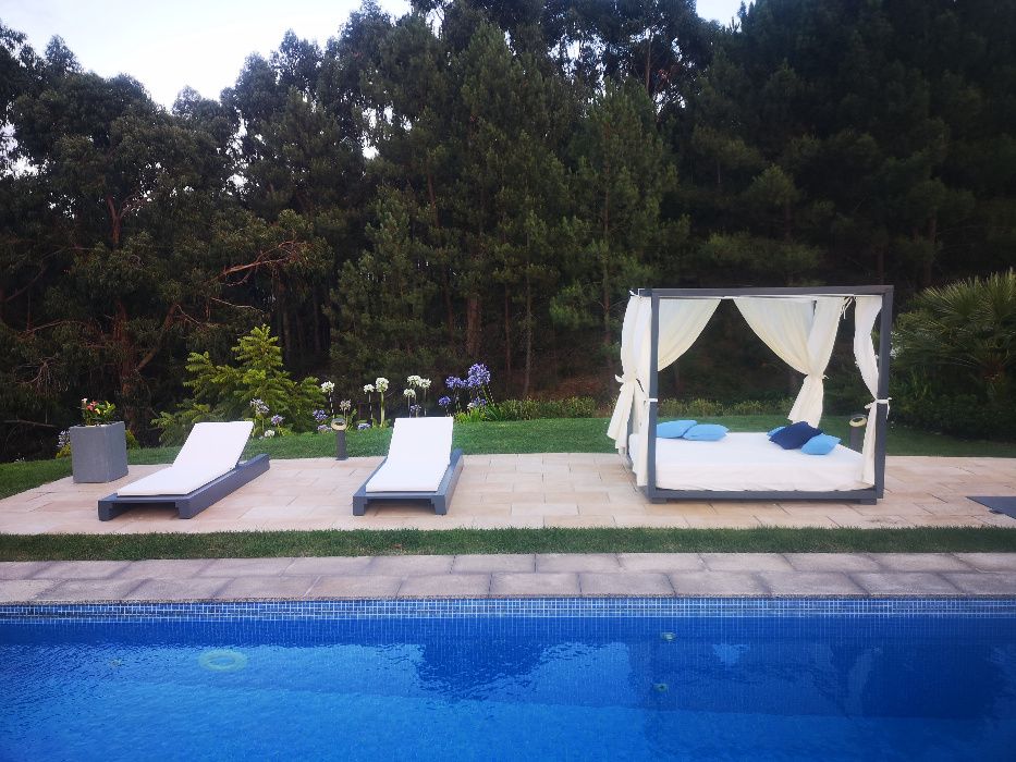 Cama de jardim ou piscina estilo balinesa