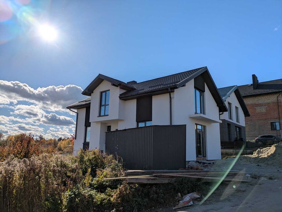 Продаж ексклюзивного котеджу з власною земельною ділянкою у Винниках