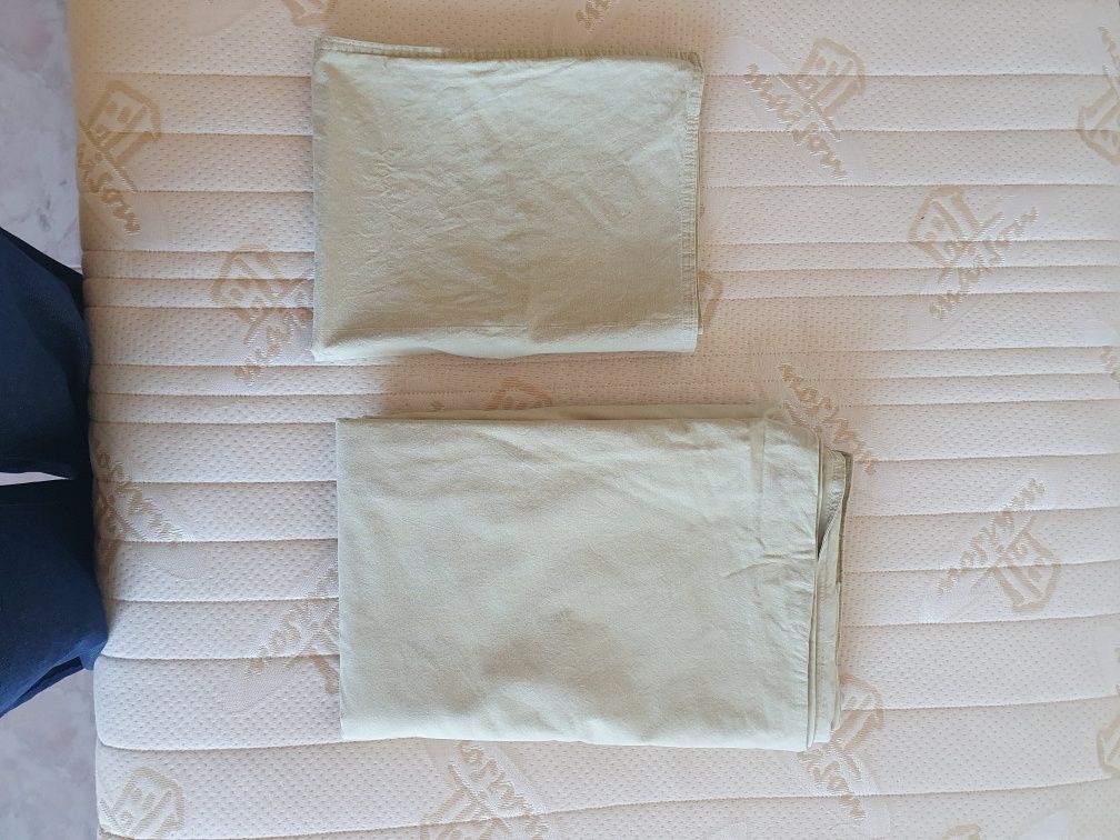 Estrado corpo e meio + colchão + capa edredão e fronha - 100€