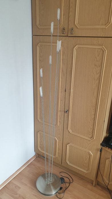 Lampa podłogowa .