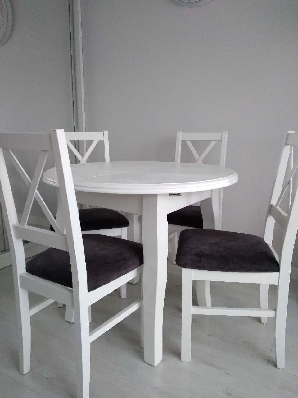 Komplet - Stół + cztery krzesła