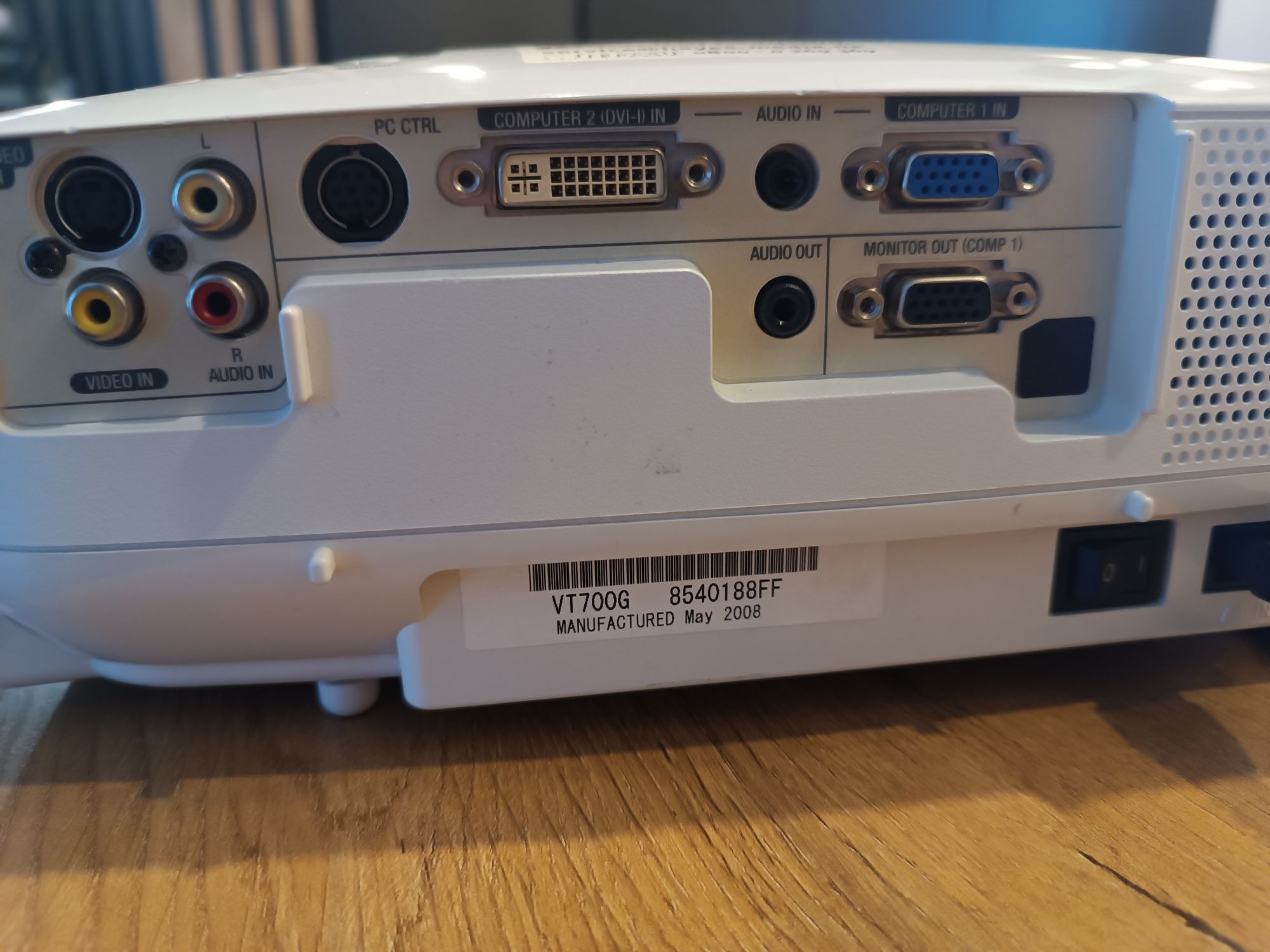 Projektor nec VT700G
