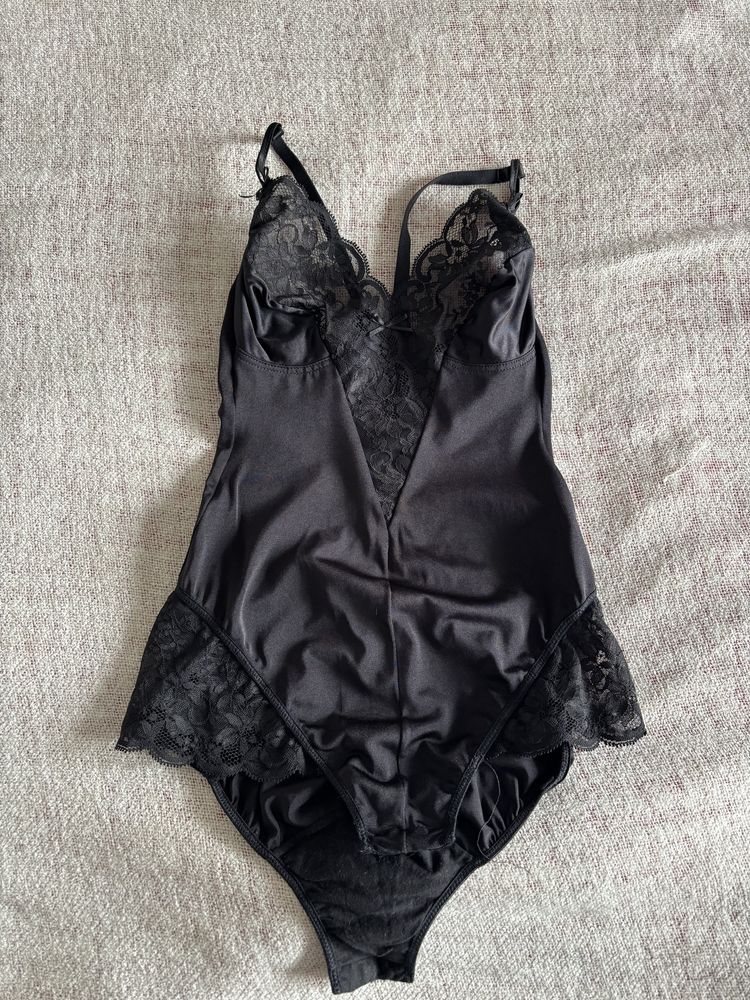 Czarne body bielizna modelujaca koronka wyszczuplajace