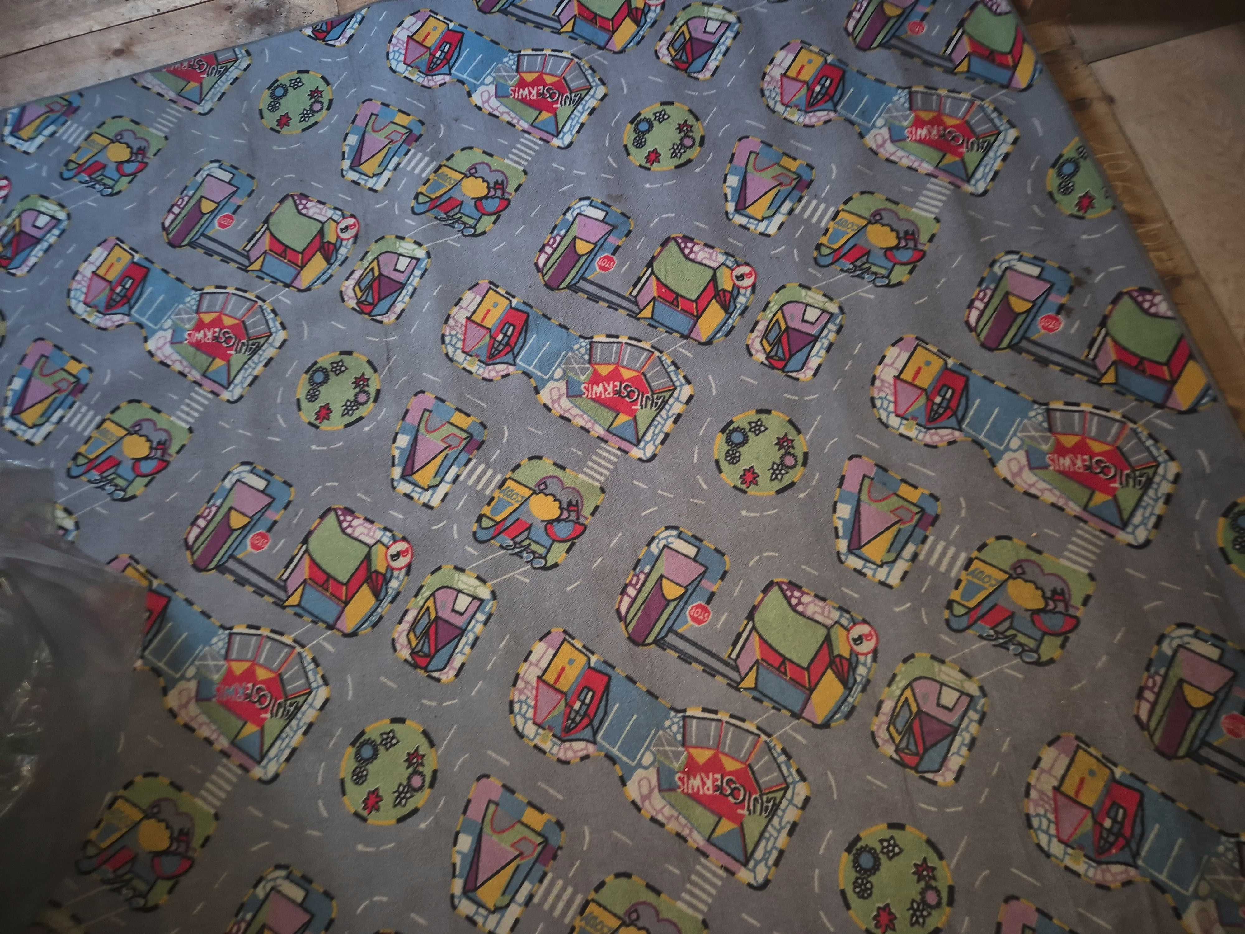 Duzy Dywan 2,80 x 3m. do pokoju dziecka