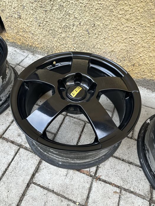 Felgi 16 cali 5x114.3 ET45 Niemiecki producent znaczki BBS czarne