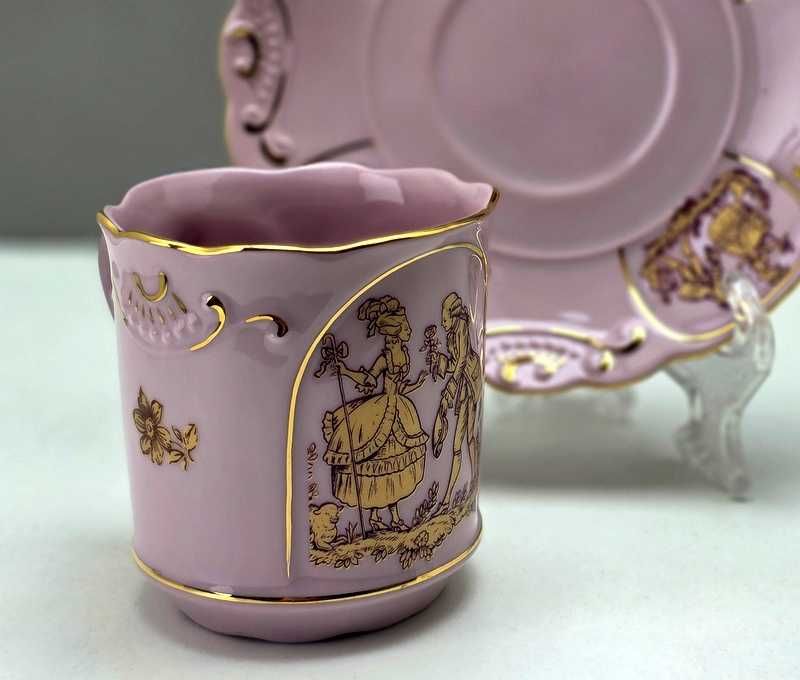 Filiżanka do mokki ze scenką rodzajową różowa porcelana