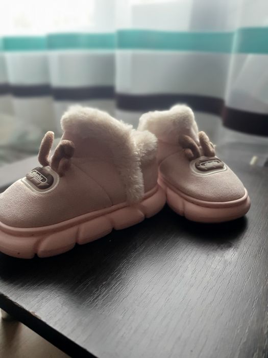 Теплі дитячі черевички для дівчинки