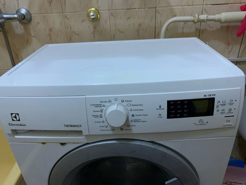 Продам пральну машину  Electrolux. Плата працює некоректно.