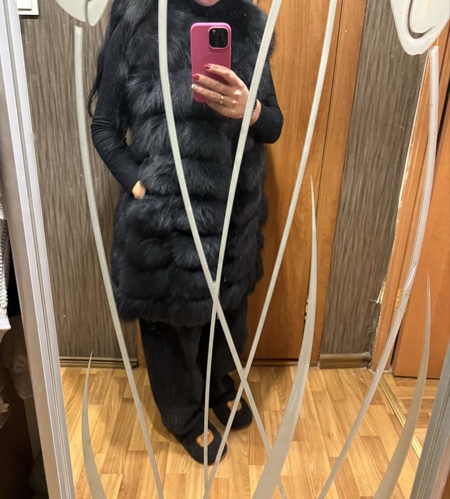 Продам меховую жилетку