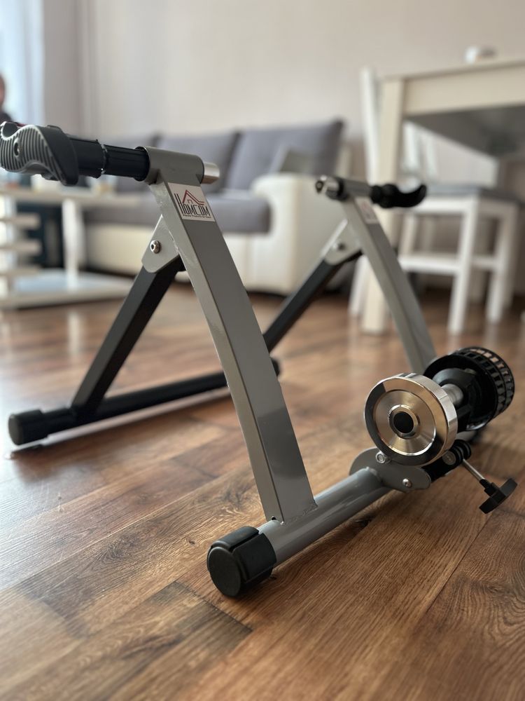 Trenażer rowerowy firmy Homcom