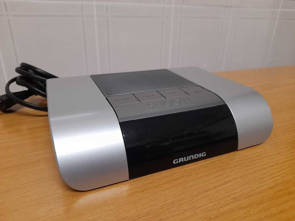 Rádio despertador Grundig