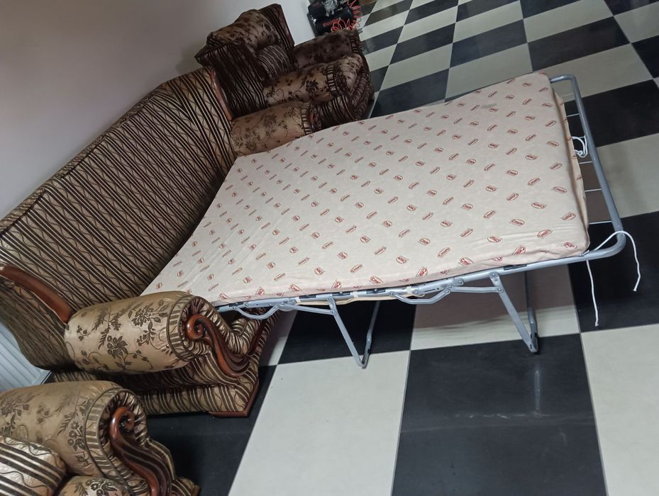 Продам Диван і два крісла в ідеальному стані продаж з рук в руки