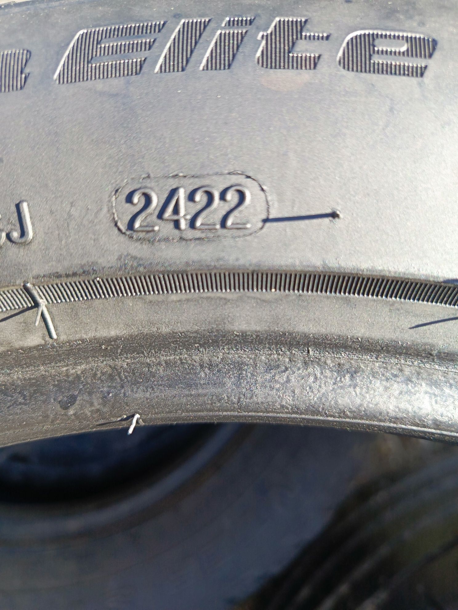 Sprzedam bardzo ładne opony 245/45 r18