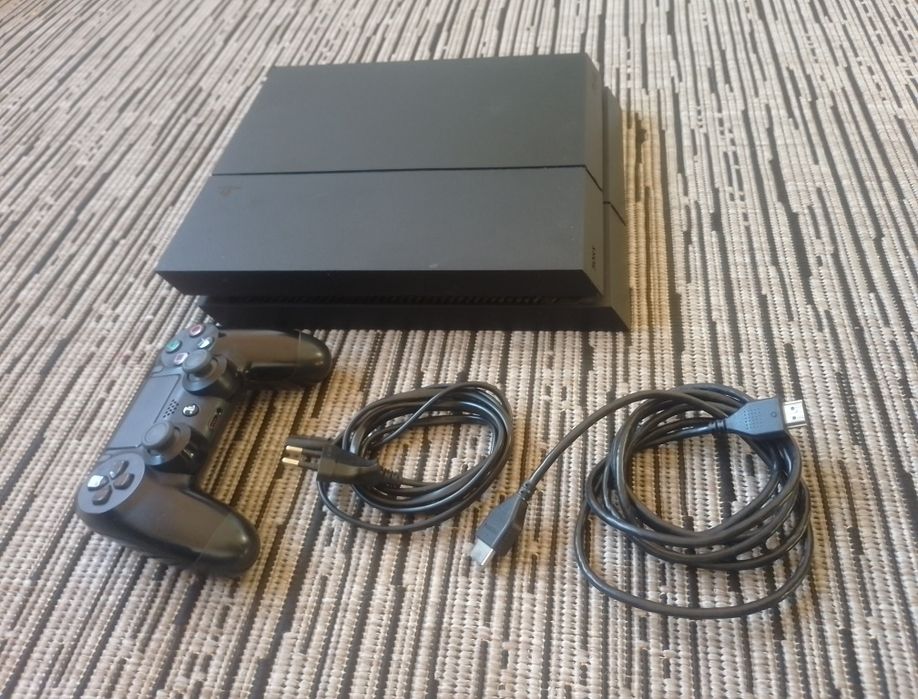 Ps4 1000 GB com comando original nova com fifa jogo
C