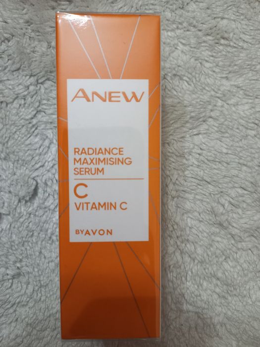 Serum do twarzy z 10% witaminą C 30 ml Avon