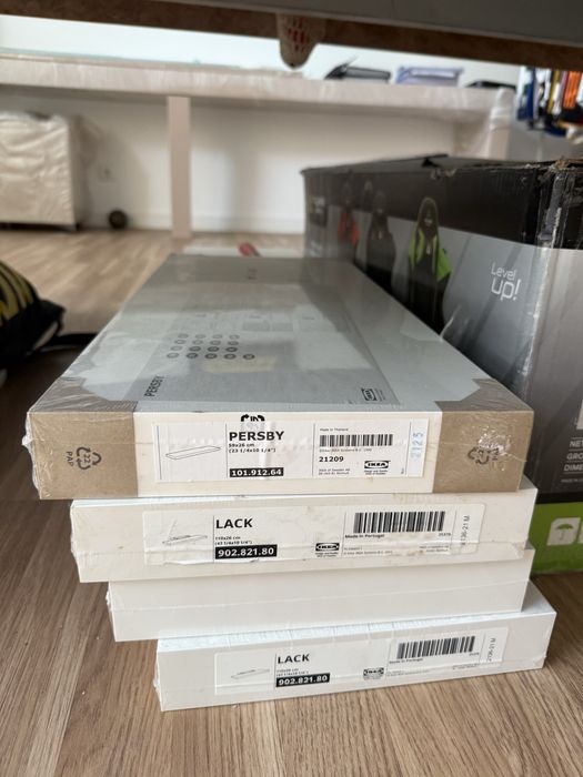 3 lacks e 1 Persby selados