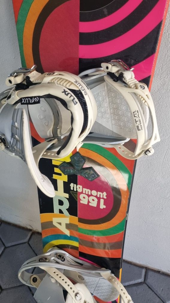 Deska snowboardowa  z zapieciami dlg 155 cm