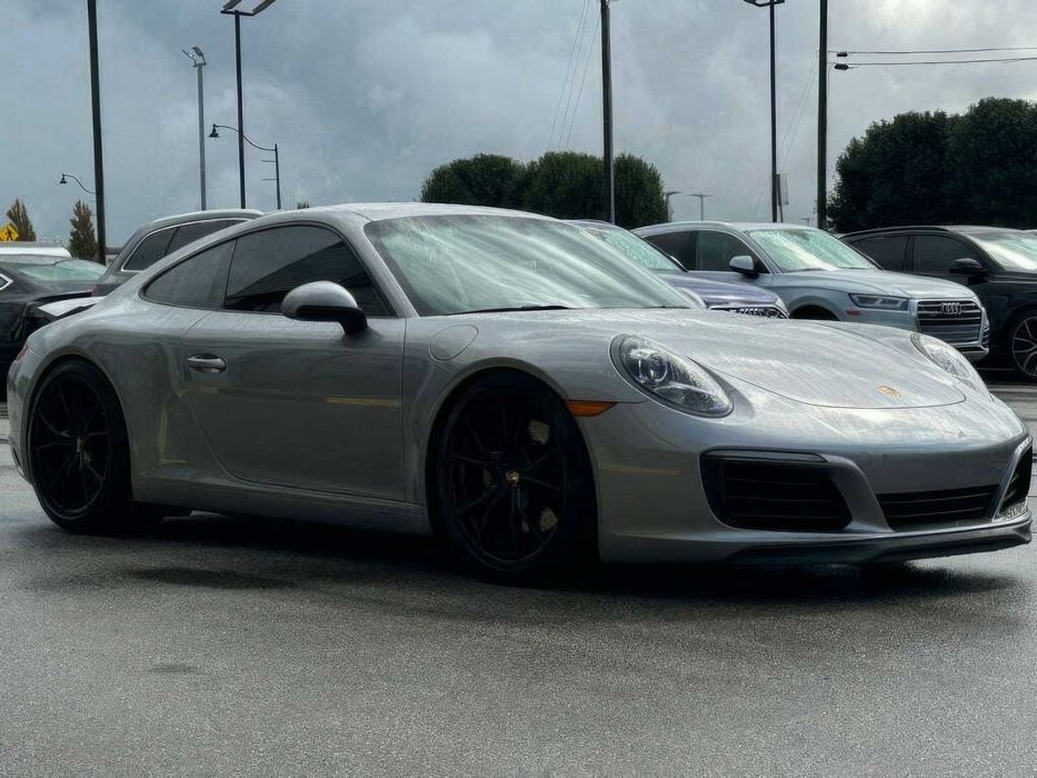 Porsche 911 Carrera      2019