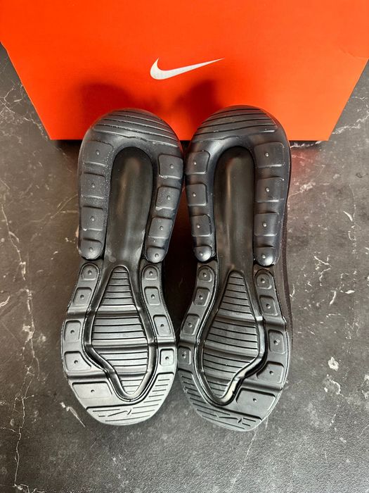 Nike Air Max 270 “Triple Black” | Rozmiar 42.5 EU