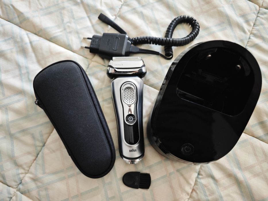 Máquina de Barbear Braun Série 9 - 9090cc + Estação de Limpeza