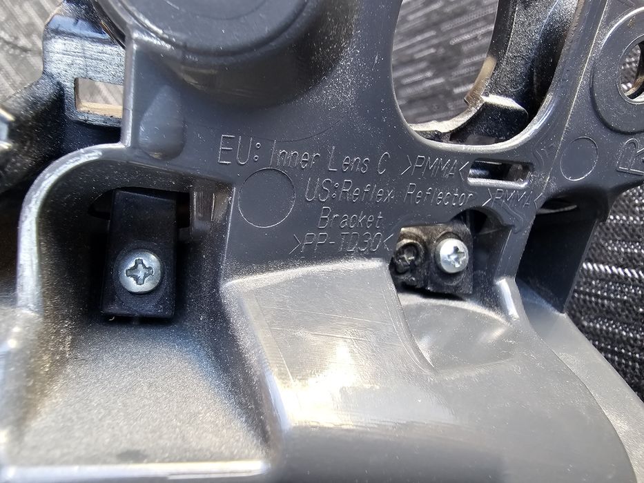 Продам оригинальный фонарь хайлендер 2016-19