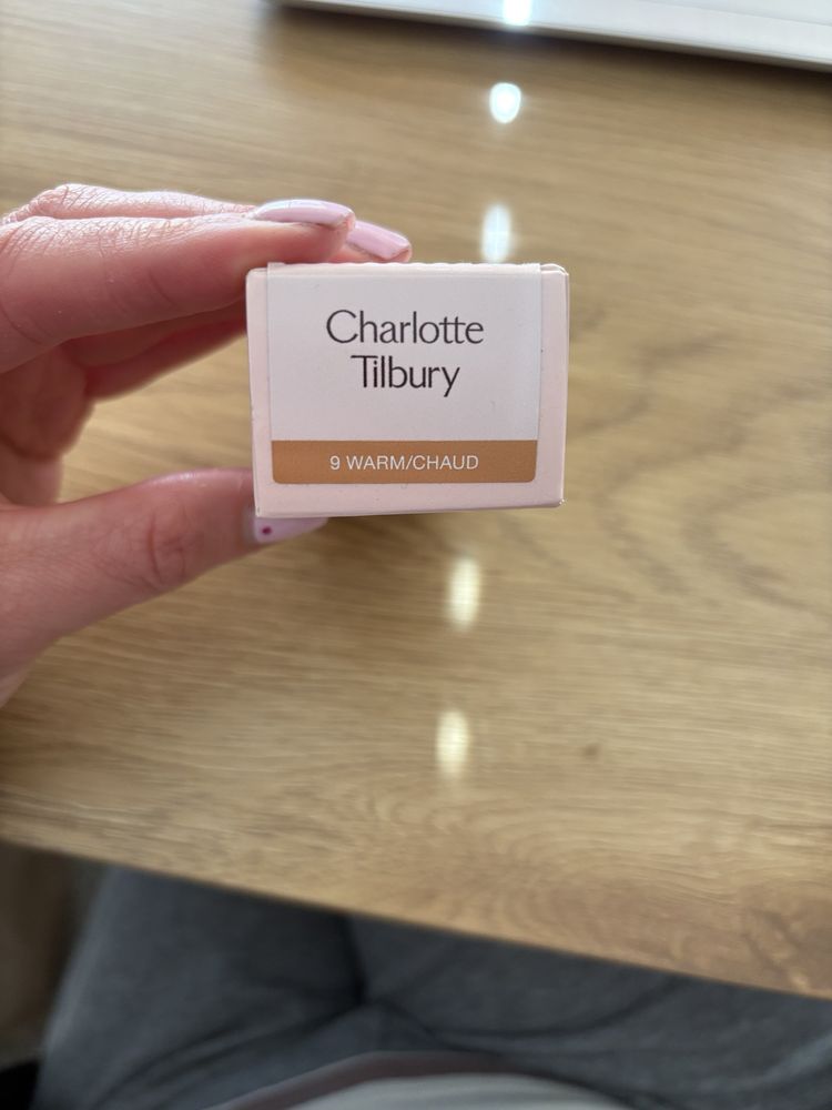 Charlotte Tilbury lekki matowy podkład do twarzy